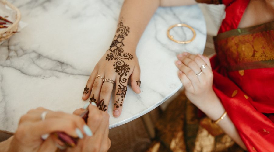 Tatouage henné sur la main